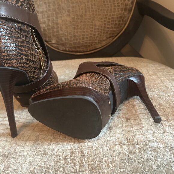 Michael Kors Embossed Python Ankle Boots- Size 9M - Picture 5 of 7